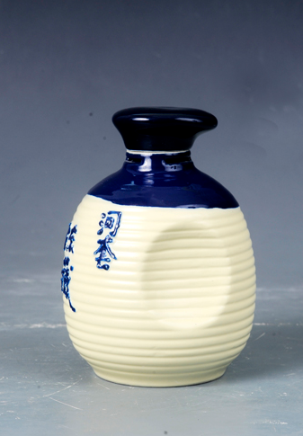 1506497344534535.png 瀘州酒瓶.png